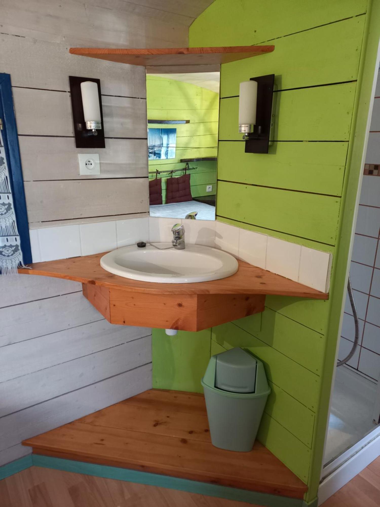 Roulotte Au Pied Du Mont Saint Michel Villa Понторсон Екстериор снимка