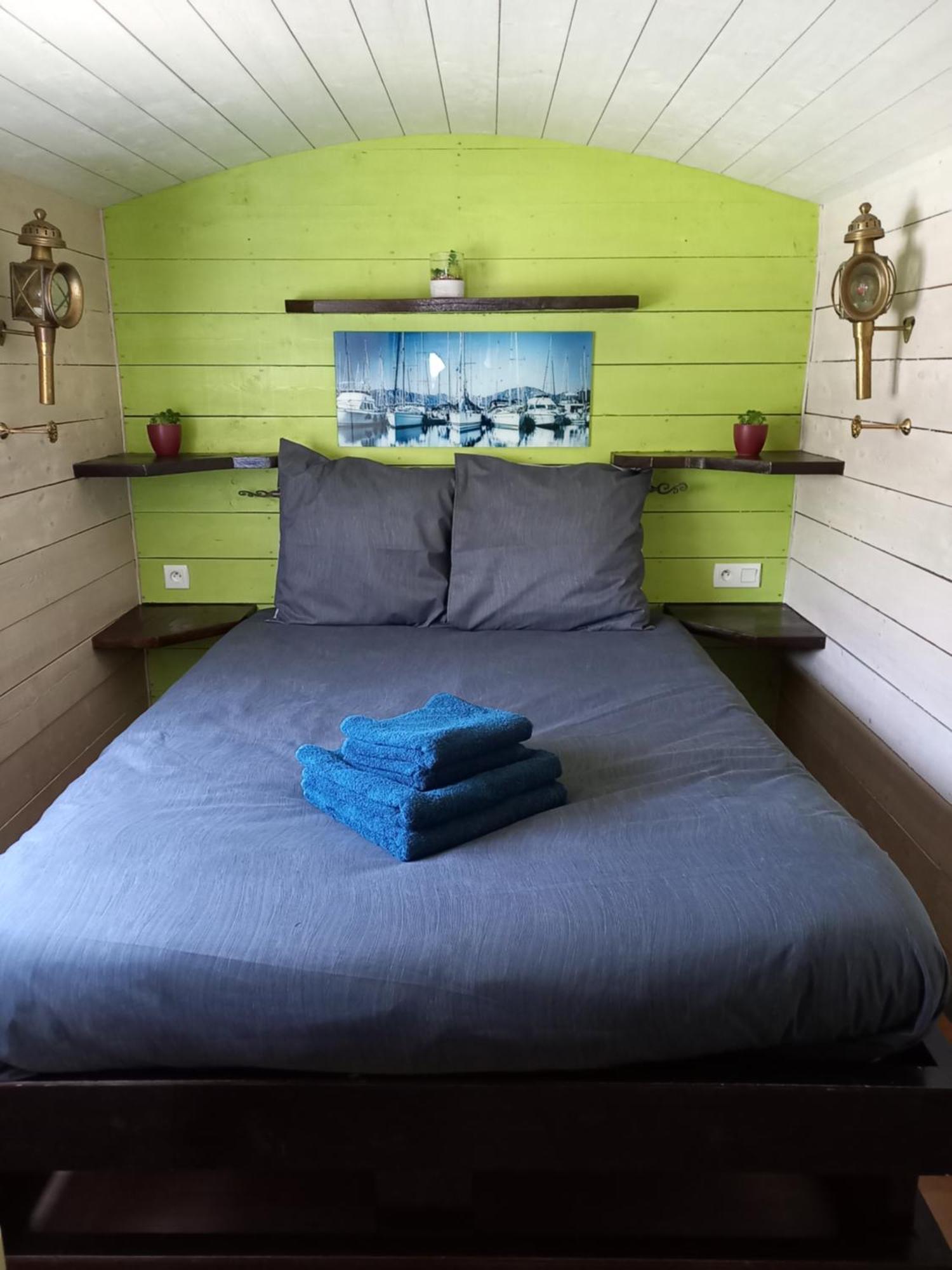 Roulotte Au Pied Du Mont Saint Michel Villa Понторсон Екстериор снимка